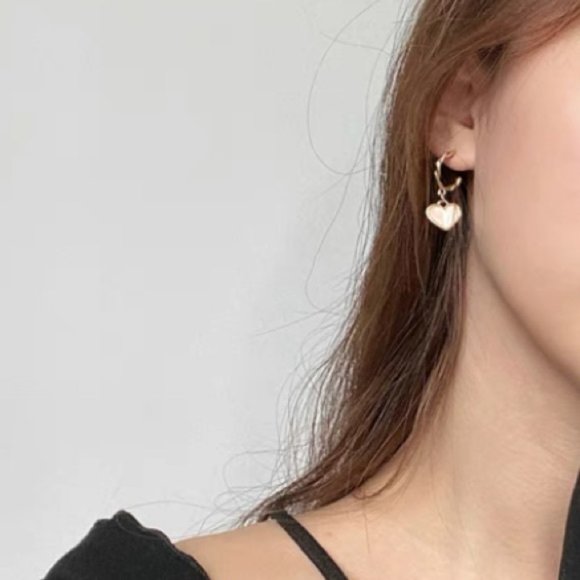 💙💕💕Last one Light Pink Heart Twist Hoop Earring - Picture 3 of 16